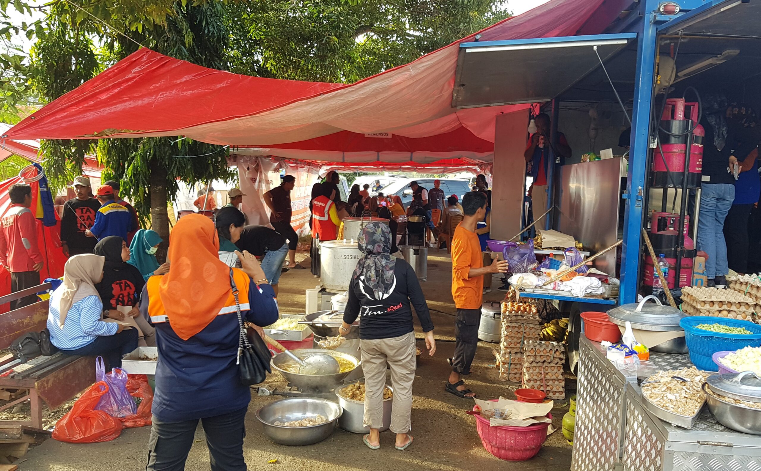 Cerita dari Dapur Umum Pemkot Palopo di Lokasi Bencana Luwu