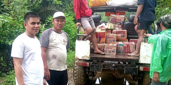 La Tinro La Tunrung Salurkan Bantuan ke Korban Bencana Luwu