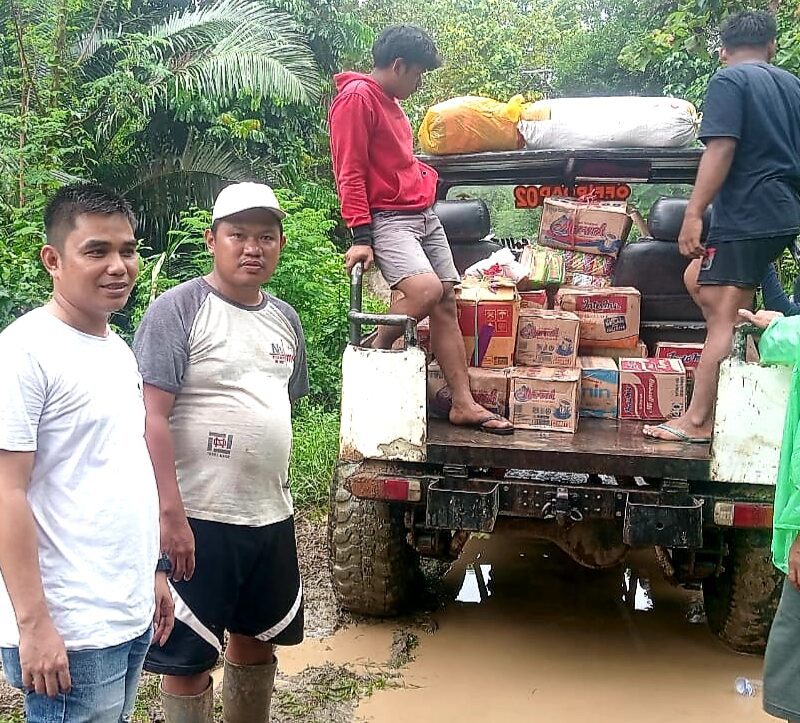 La Tinro La Tunrung Salurkan Bantuan ke Korban Bencana Luwu La Tinro La Tunrung Salurkan Bantuan ke Korban Bencana Luwu