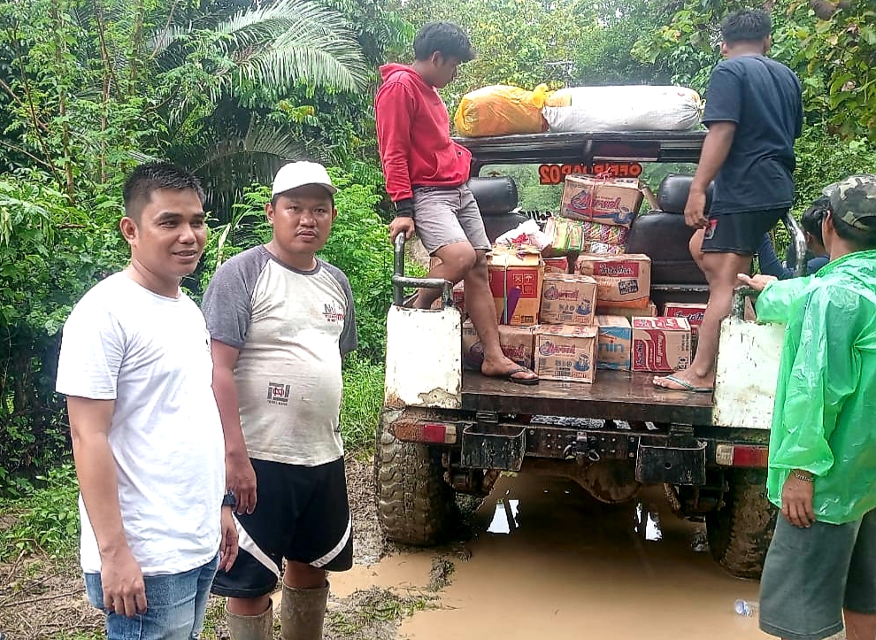 La Tinro La Tunrung Salurkan Bantuan ke Korban Bencana Luwu