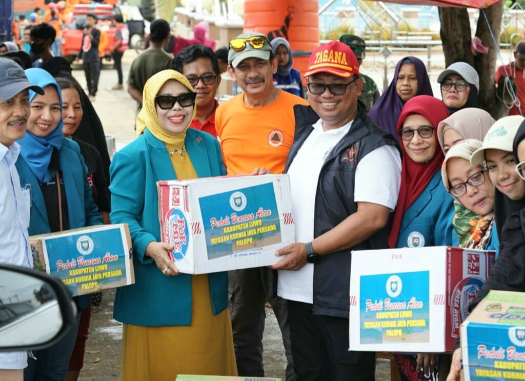 Kunjungi Korban Bencana Luwu, Pj. Wali Kota Palopo Salurkan Bantuan