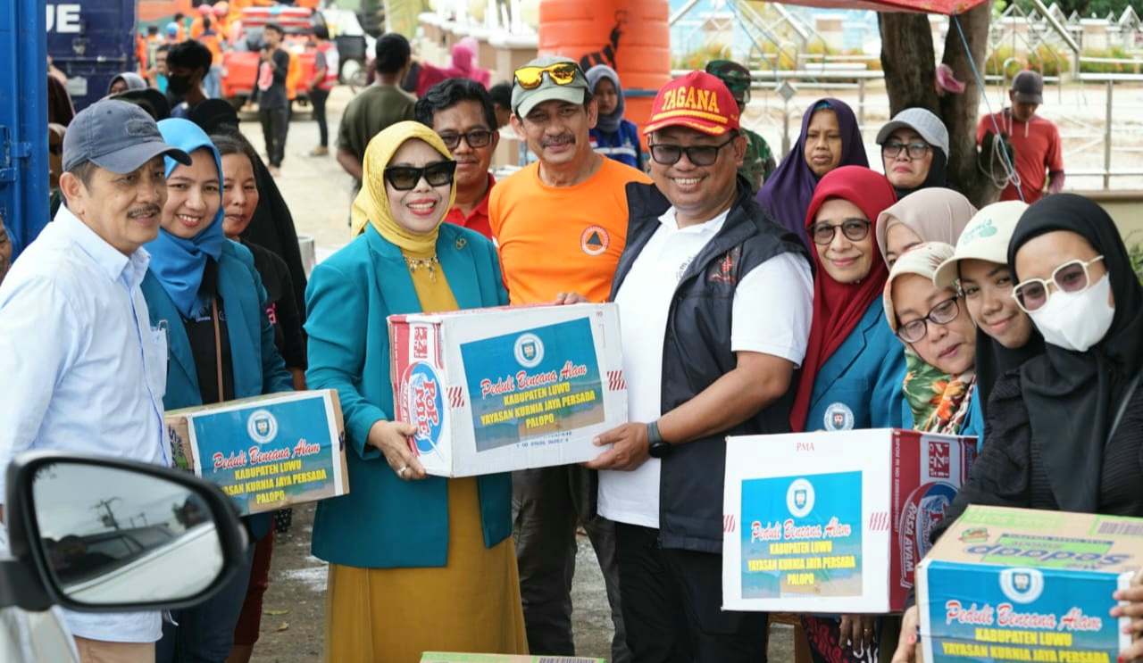 Kunjungi Korban Bencana Luwu, Pj. Wali Kota Palopo Salurkan Bantuan