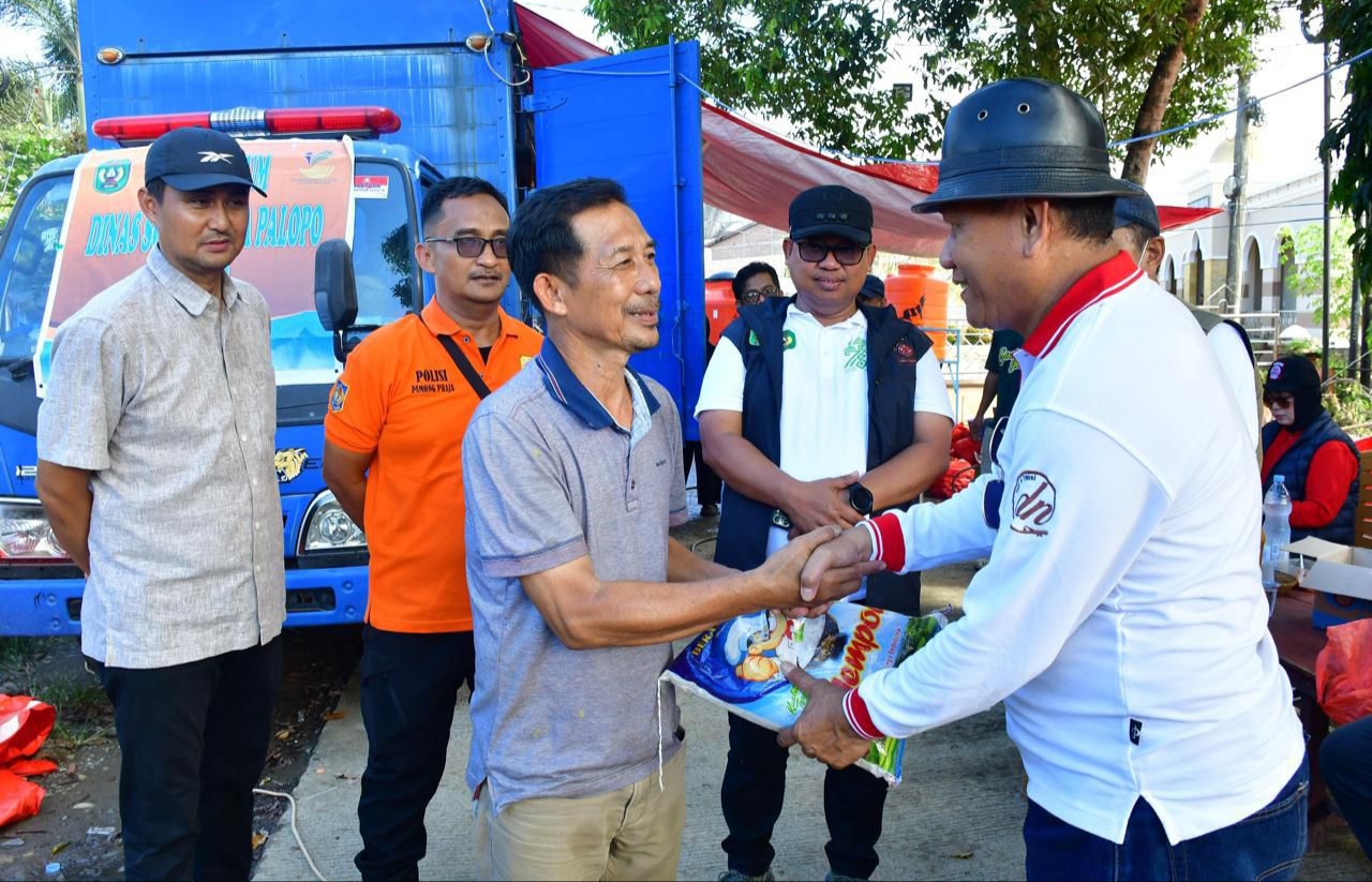 Perumda-TM Salurkan Bantuan ke Korban Bencana Luwu