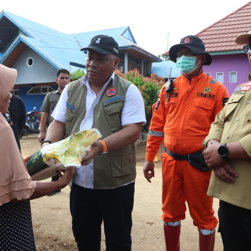 Pj. Wali Kota Palopo Kembali Salurkan Bantuan ke Warga Luwu