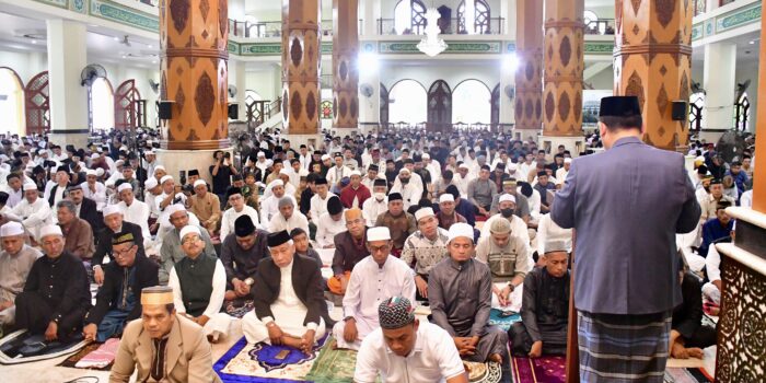 Pj. Wali Kota Salat Idul Adha di Masjid Agung Luwu Palopo