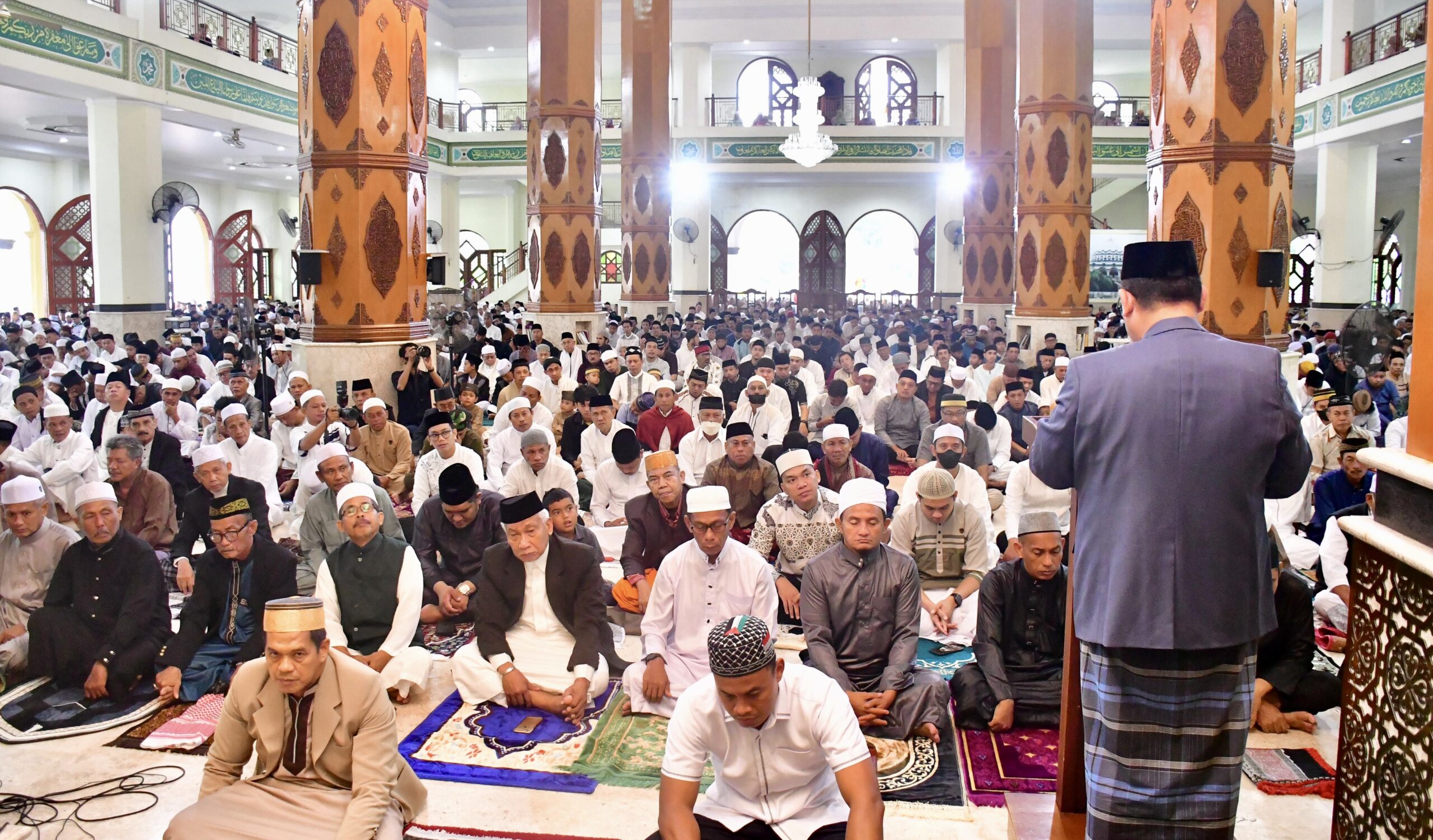 Pj. Wali Kota Salat Idul Adha di Masjid Agung Luwu Palopo