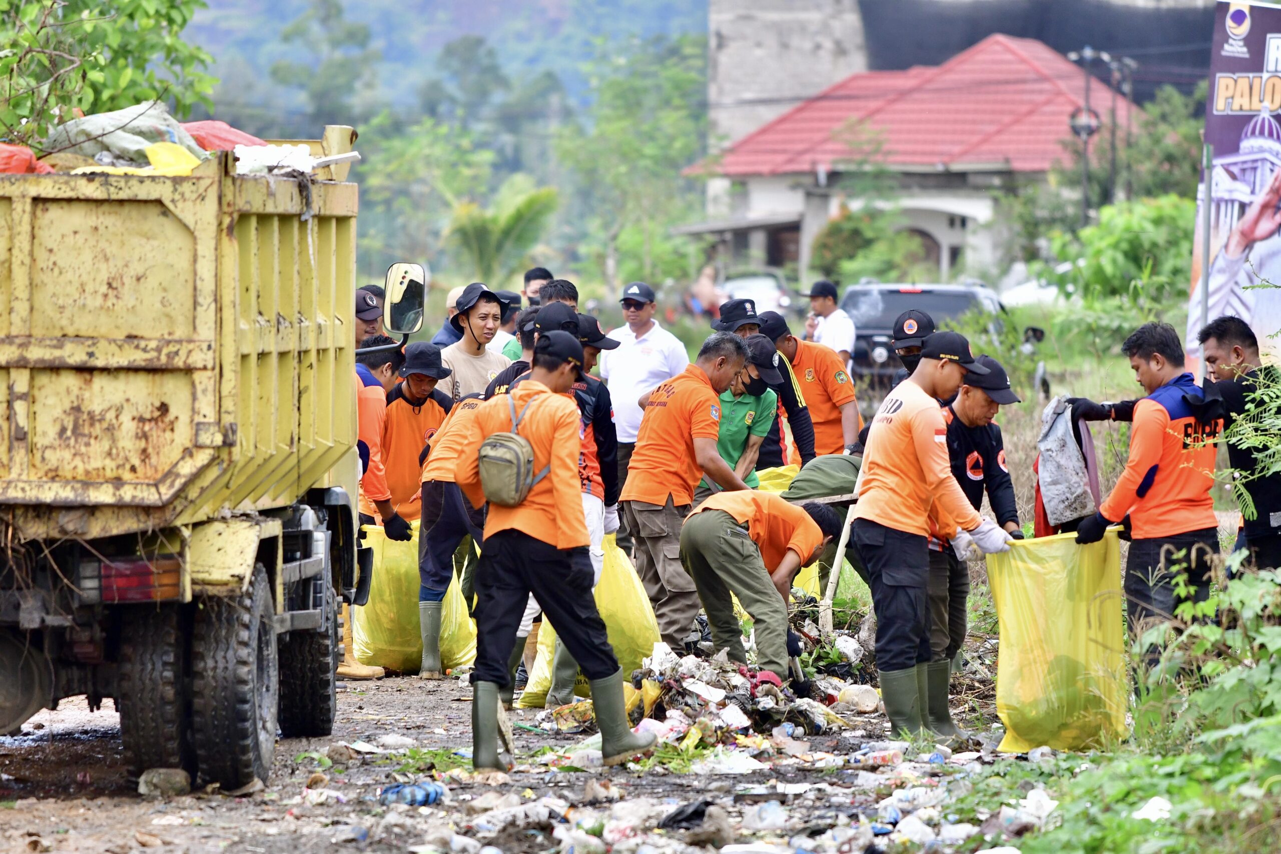 Pj. Wali Kota Palopo Pimpin Gerakan Bersih Sampah