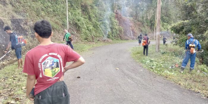 Beri Perhatian ke Tempat Wisata, OPA Kirana SWG dan Masyarakat Kambo Gelar Jumat Bersih