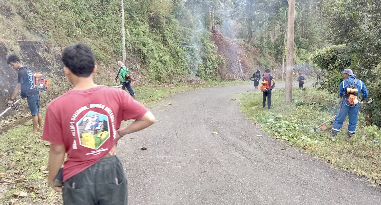 Beri Perhatian ke Tempat Wisata, OPA Kirana SWG dan Masyarakat Kambo Gelar Jumat Bersih