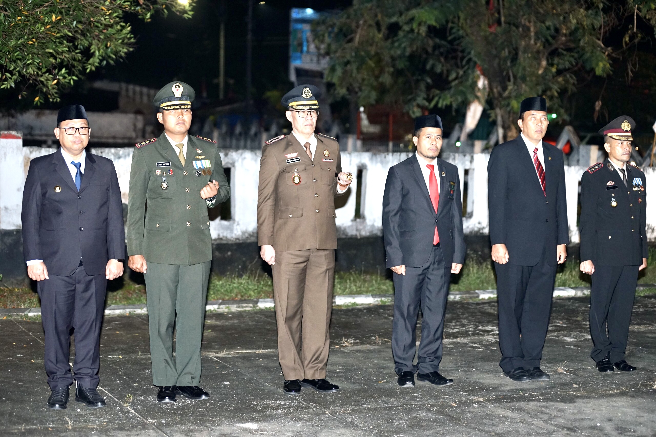Pj. Wali Kota Ikuti Rejungan Suci di TMP Palopo