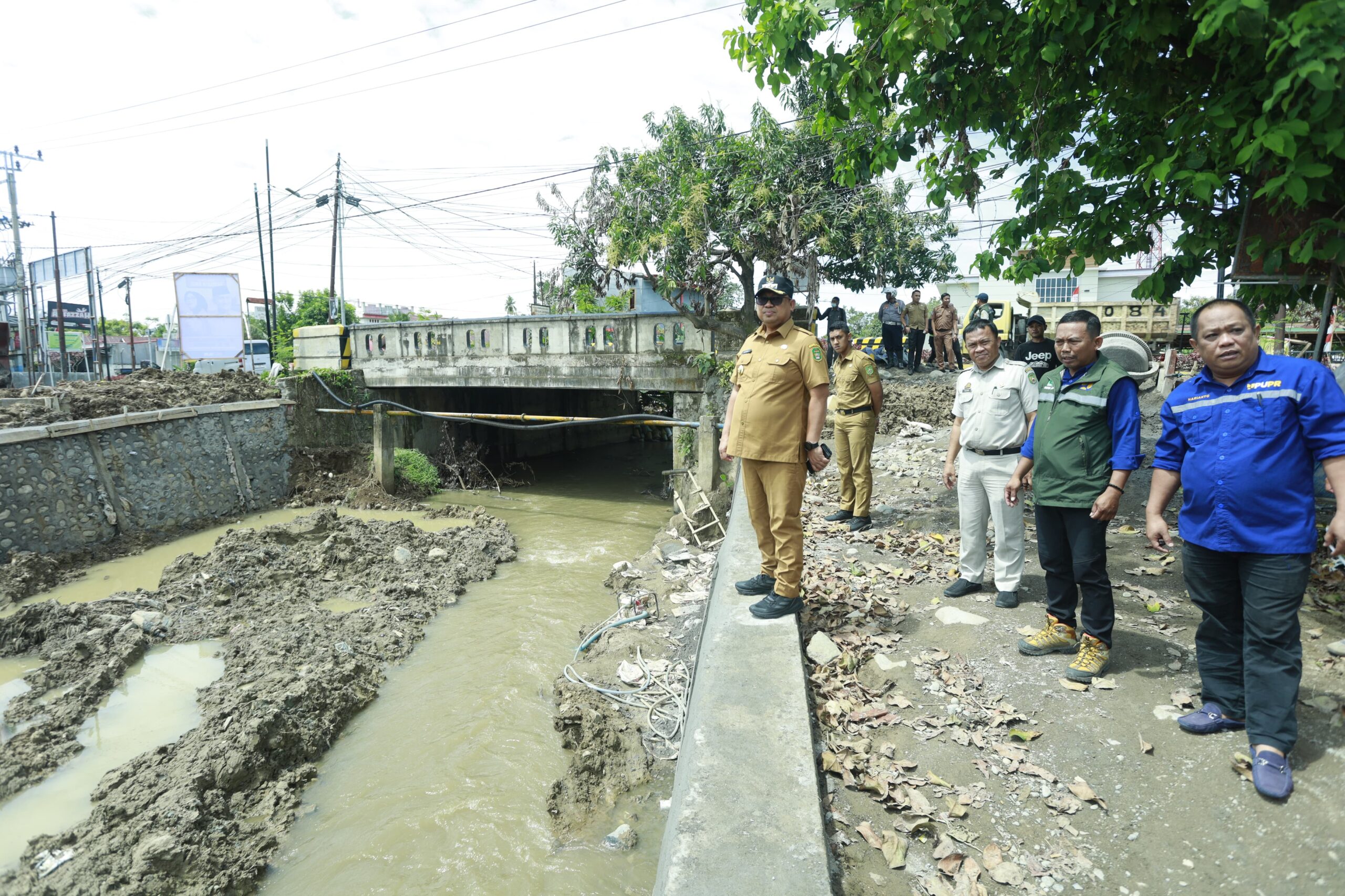 Asrul Sani Tinjau Langsung Proyek Talud dan Normalisasi Sungai di Palopo