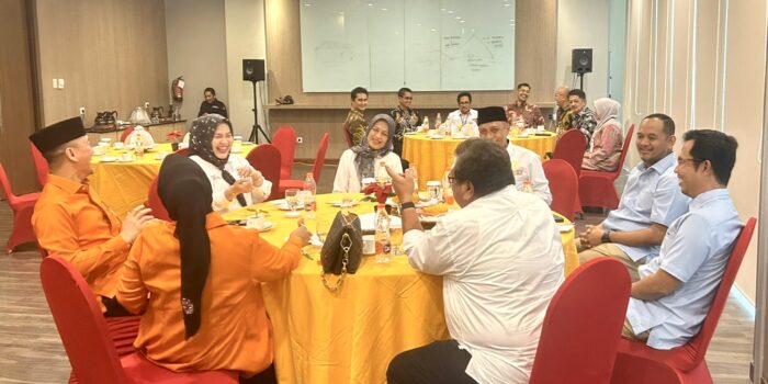 Suasana Akrab dan Bersahabat Ditunjukkan Pasangan Calon Jelang Debat Kandidat Pilkada Palopo