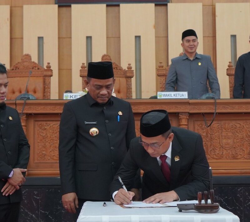 Pemkab Luwu Serahkan LKPJ Tahun 2024 ke DPRD