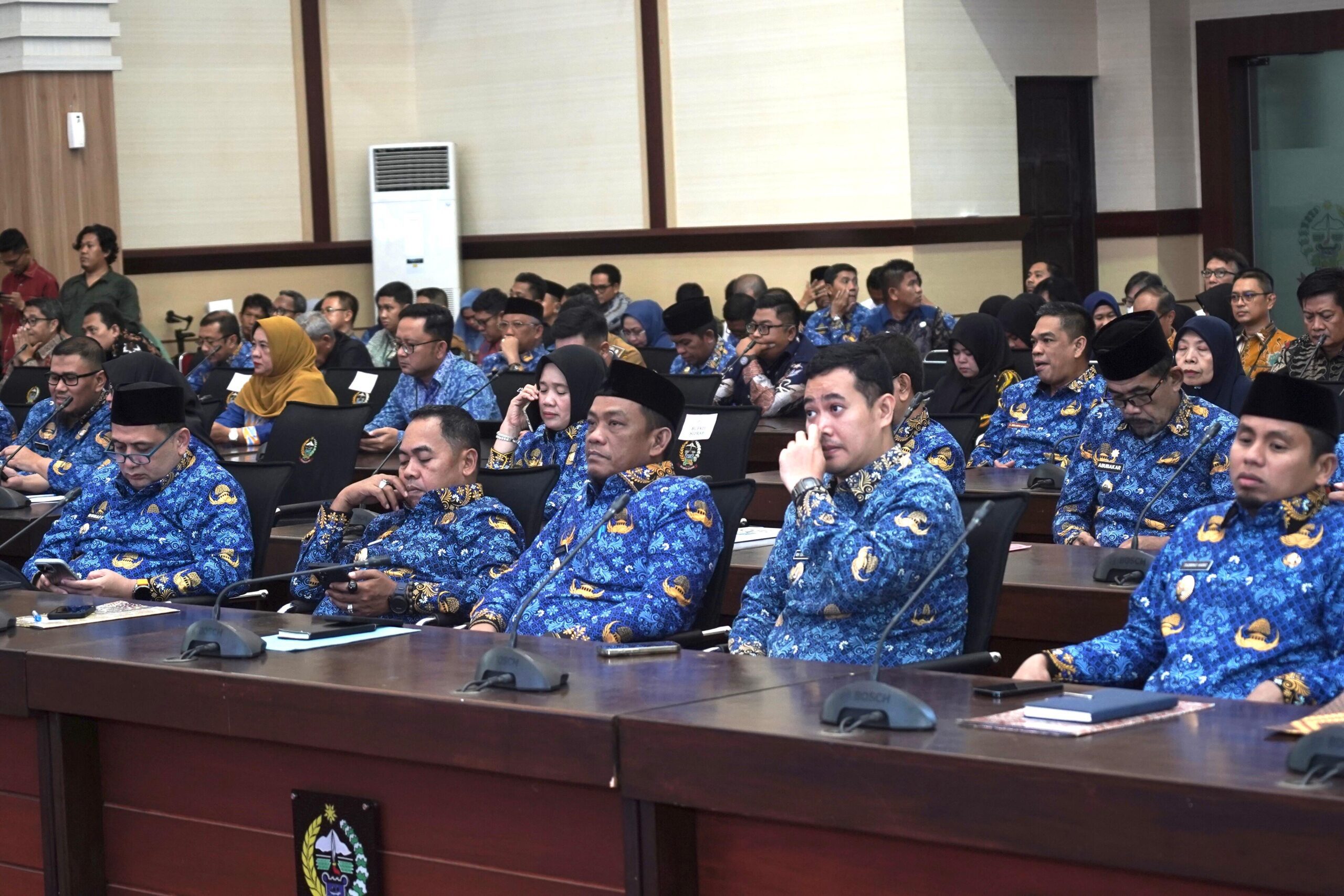Bupati Luwu Hadiri Pleno TPAKD dan Pengukuhan Kepala OJK Sulselbar