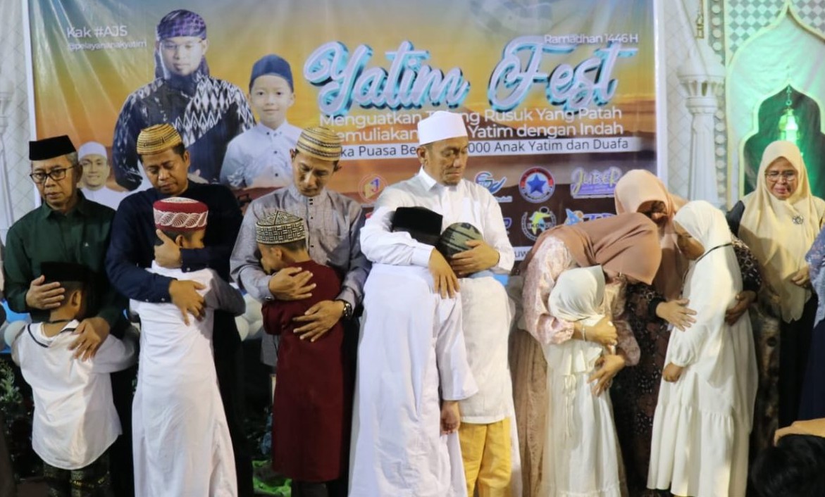 Bupati dan Wabup Lutim Tak Kuasa Menahan Tangis di Acara Yatim Fest