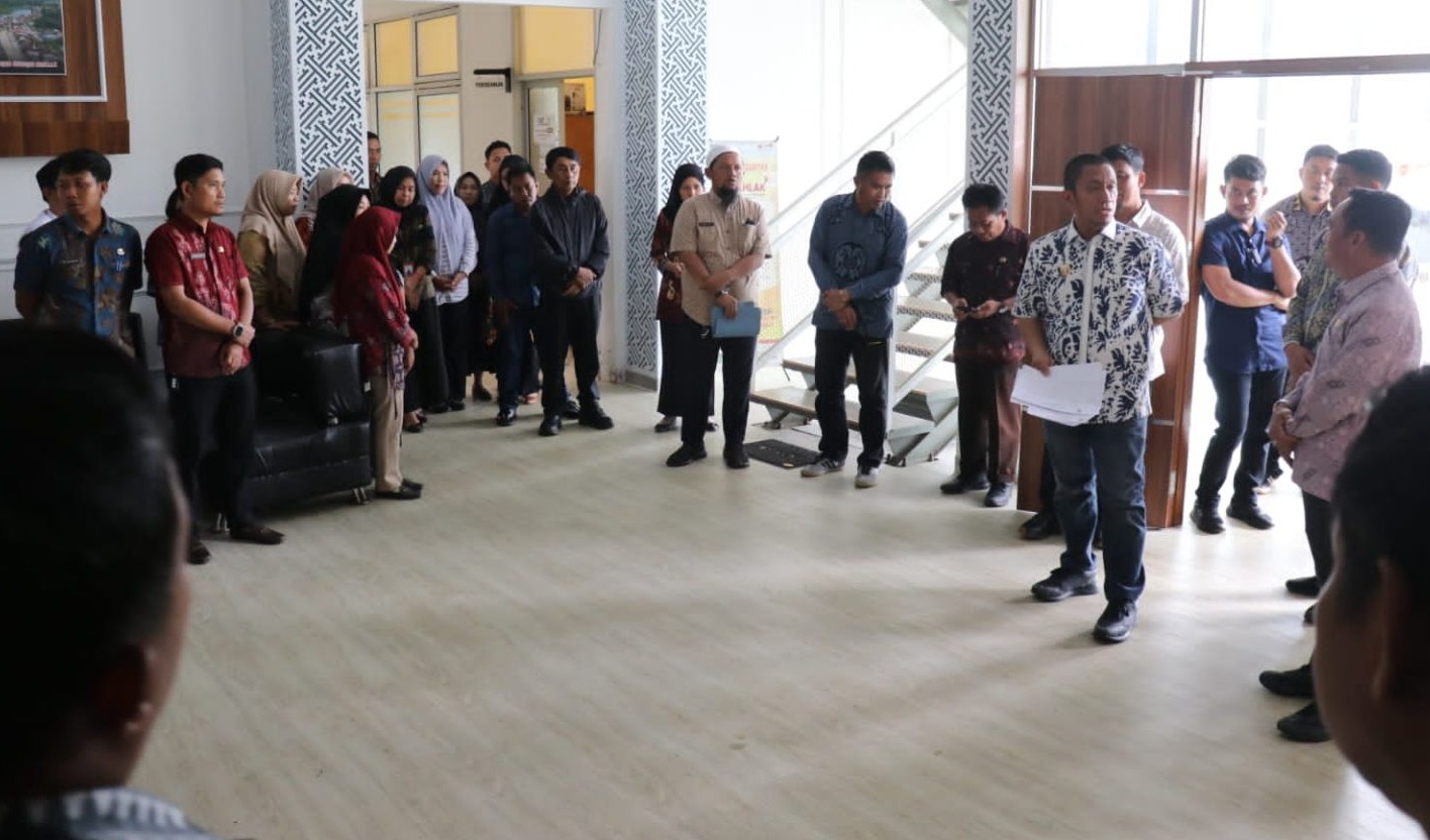 Bupati Lutim Siapkan Sanksi Tegas ke Pegawai yang Keluar Saat Jam Kerja