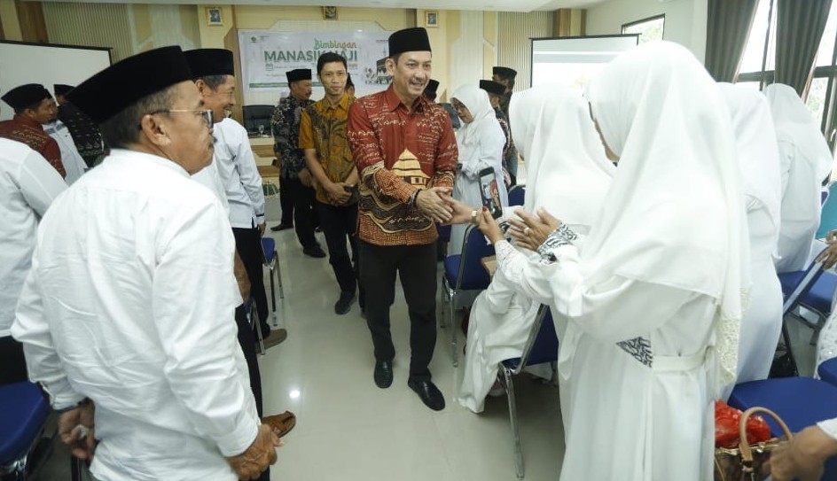 Hadiri Bimbingan Manasik Haji, Pj. Wali Kota Palopo Ingatkan Jemaah Jaga Kesehatan