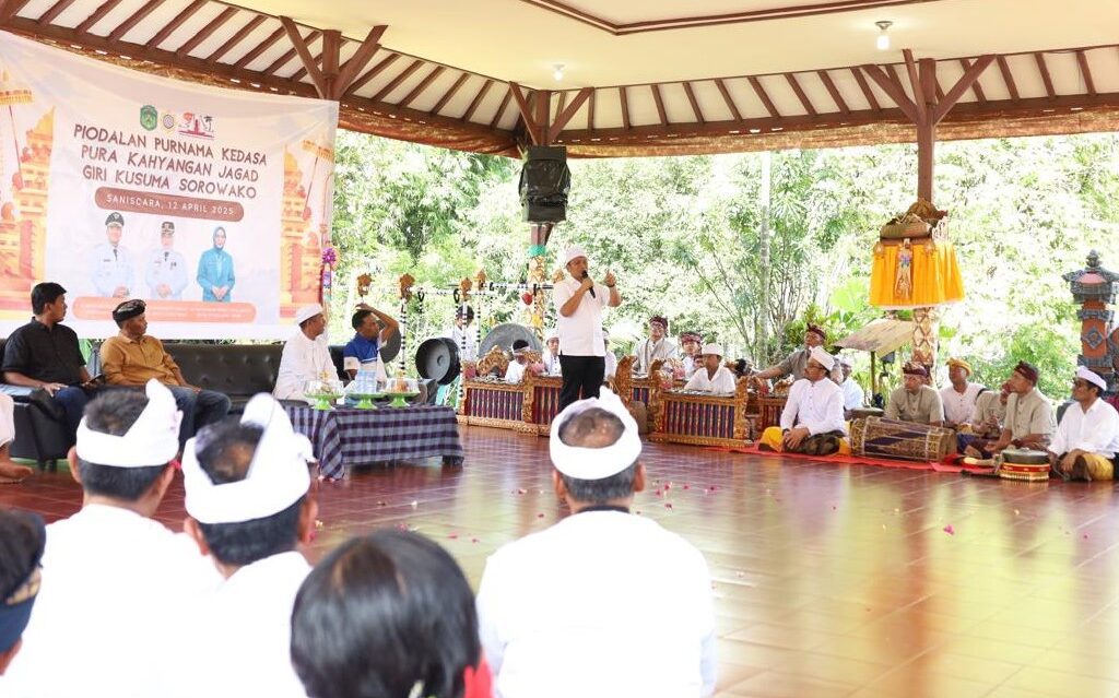 Hadiri Piodalan, Bupati Lutim Paparkan Program Kesejahteraan Masyarakat