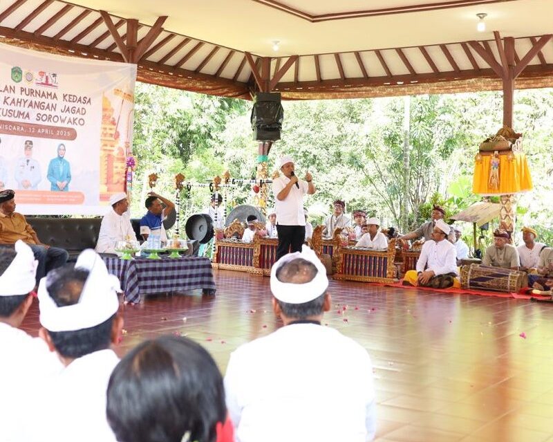 Hadiri Piodalan, Bupati Lutim Paparkan Program Kesejahteraan Masyarakat Hadiri Piodalan, Bupati Lutim Paparkan Program Kesejahteraan Masyarakat