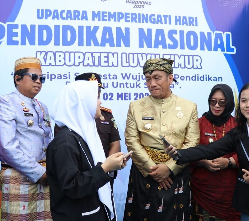 Tenaga Pendidik di Lutim dapat Kado dari Bupati pada Peringatan Hardiknas 2025