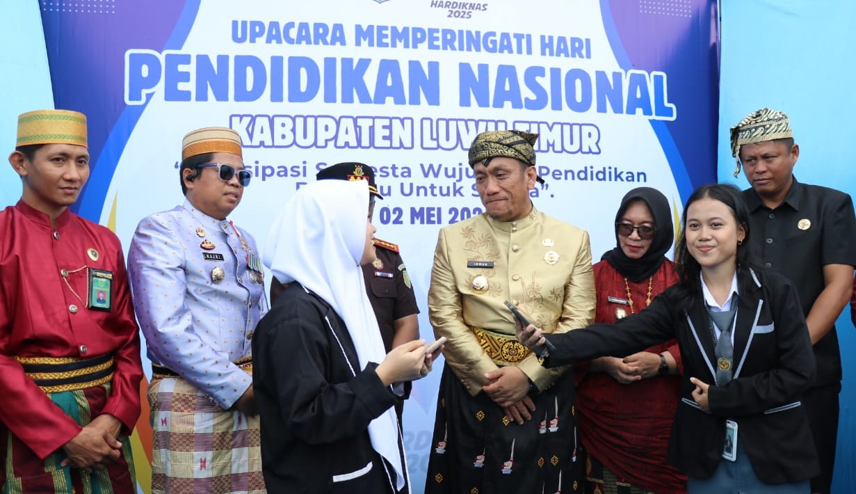 Tenaga Pendidik di Lutim dapat Kado dari Bupati pada Peringatan Hardiknas 2025