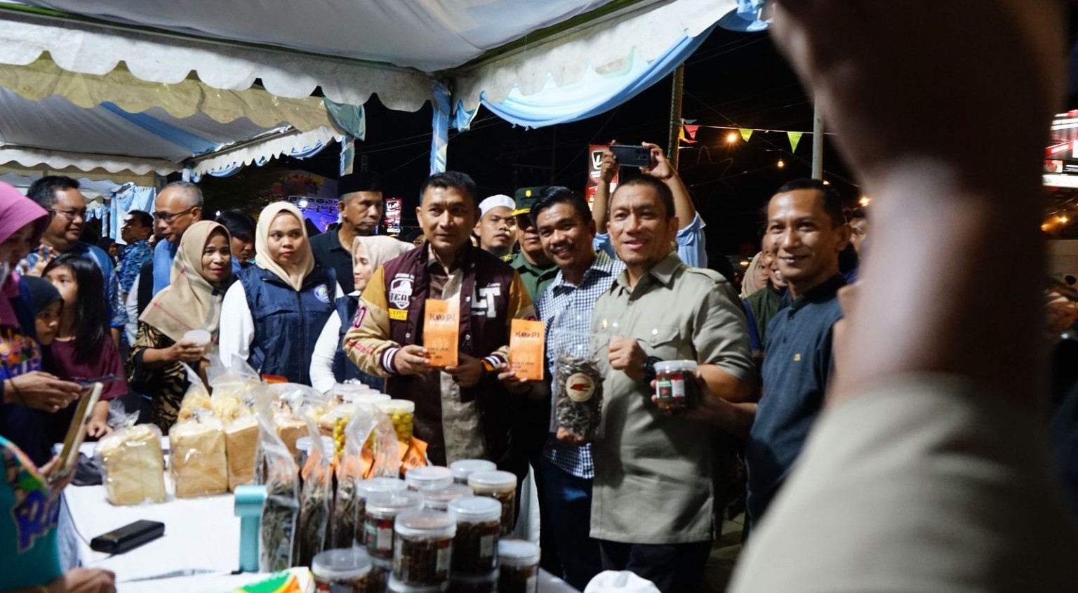 Ibas Resmi Buka Pentas Seni dan Pameran UMKM untuk Meriahkan HUT Lutim