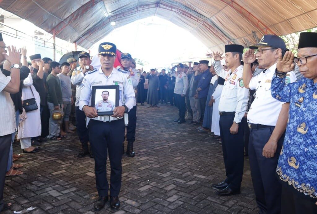 Lepas Jenazah Adik Wabup Lutim, Bupati: Terima Kasih atas Dedikasinya untuk Lutim