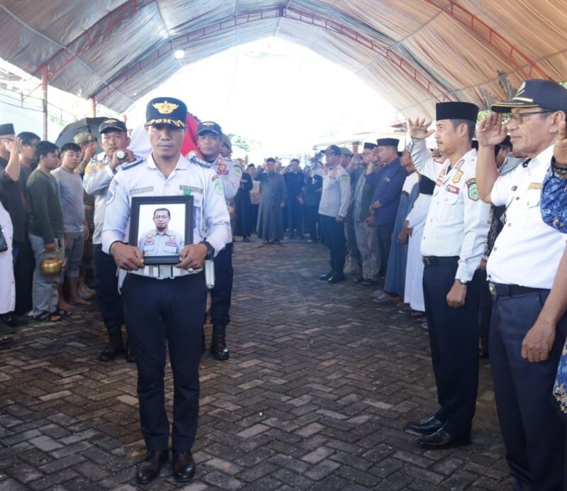 Lepas Jenazah Adik Wabup Lutim, Bupati: Terima Kasih atas Dedikasinya untuk Lutim