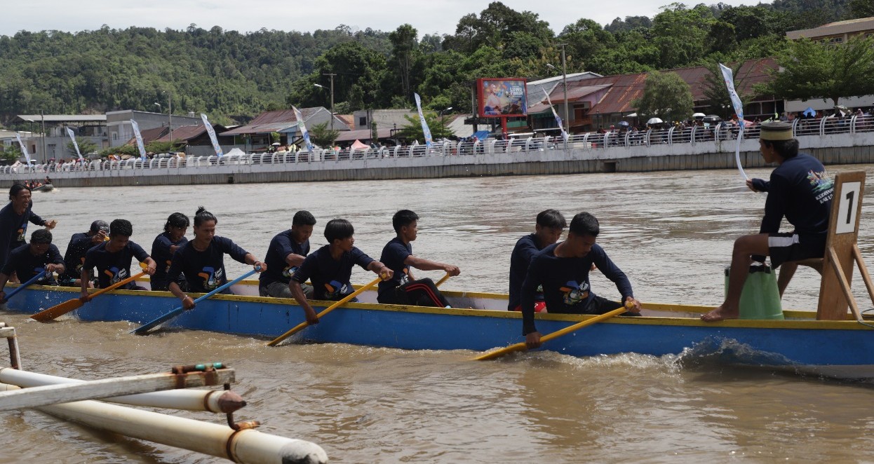 Wabup Lutim Buka Lomba Perahu Dayung di Malili