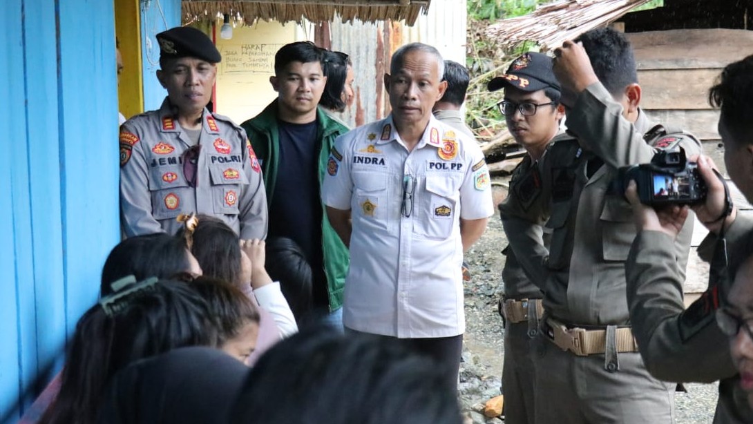 Gelar Operasi Penertiban, Satpol-PP Lutim Segel Tempat Usaha Ilegal