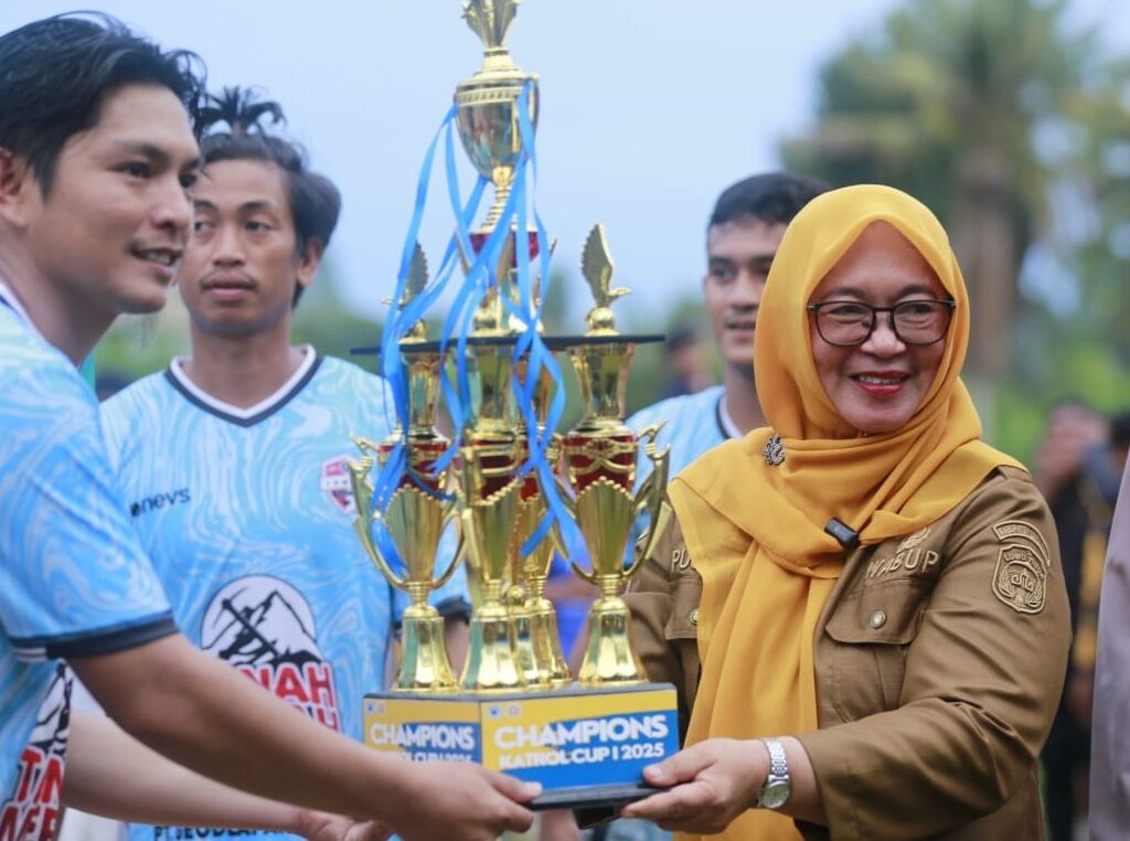 Puspa Tutup Turnamen Sepakbola Katrol Cup 1