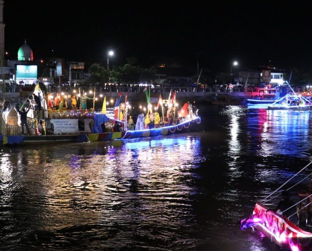 Lomba Perahu Hias Semarakkan HUT Lutim ke-22 Tahun
