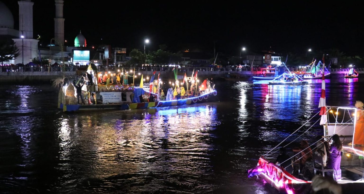 Lomba Perahu Hias Semarakkan HUT Lutim ke-22 Tahun