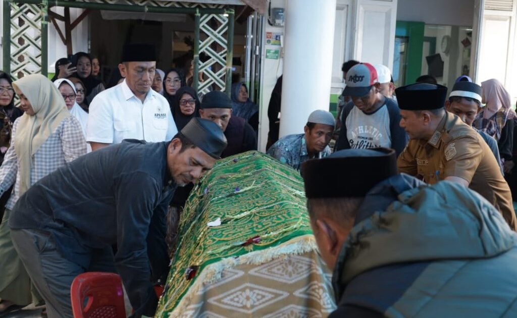 Bupati Lutim Lepas Jenazah Andi Hadra Petta Welong