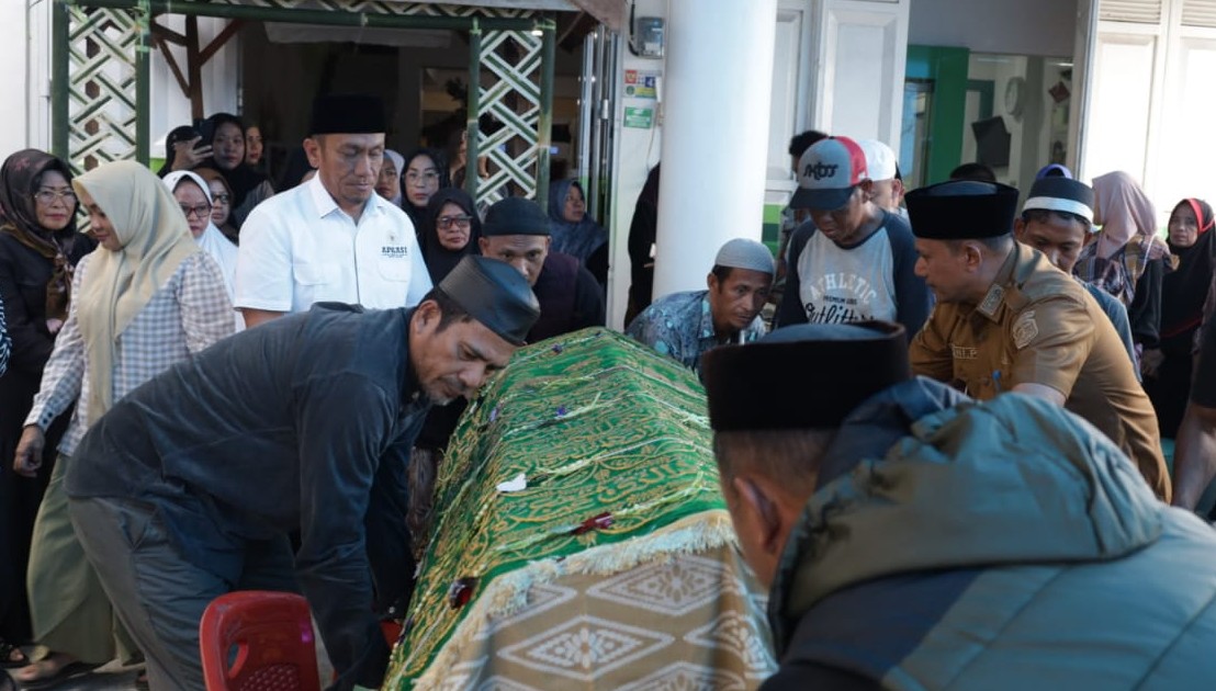 Bupati Lutim Lepas Jenazah Andi Hadra Petta Welong