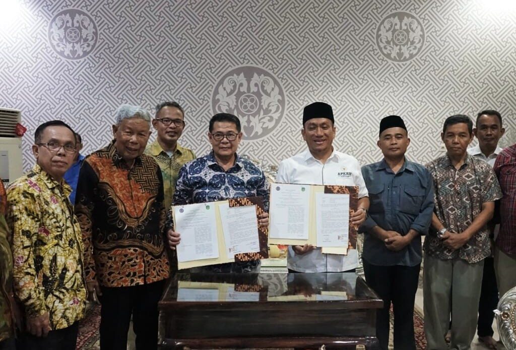 Pemkab Lutim dan Unismuh Palopo Tandatangani MoU Kerjasama