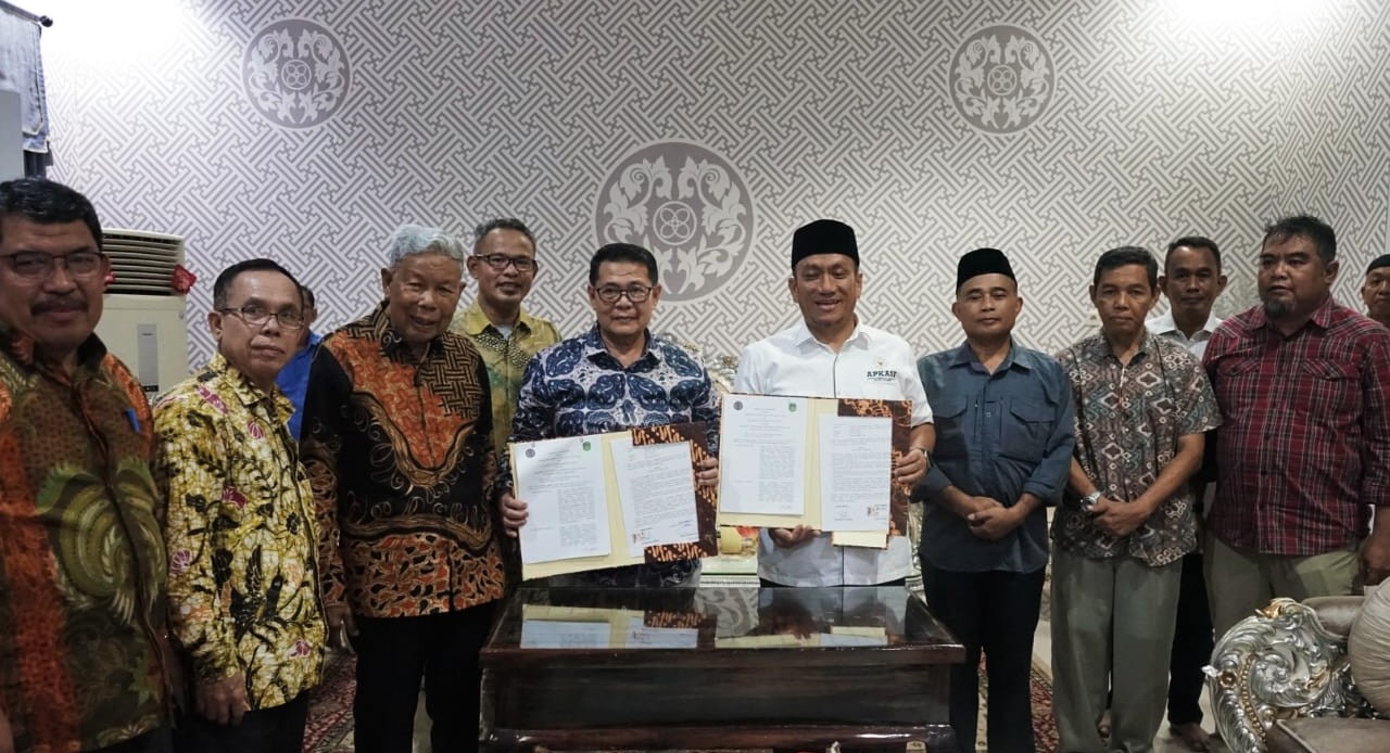 Pemkab Lutim dan Unismuh Palopo Tandatangani MoU Kerjasama