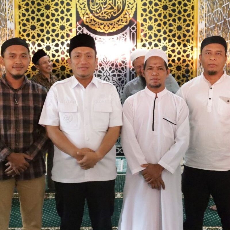 Istiqomah, Bupati Lutim Berangkatkan 4 Pegawai Umrah