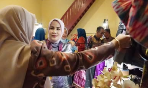 Hadiri Pameran Warna Budaya, Dekranasda Palopo Pamerkan Produk Unggulan