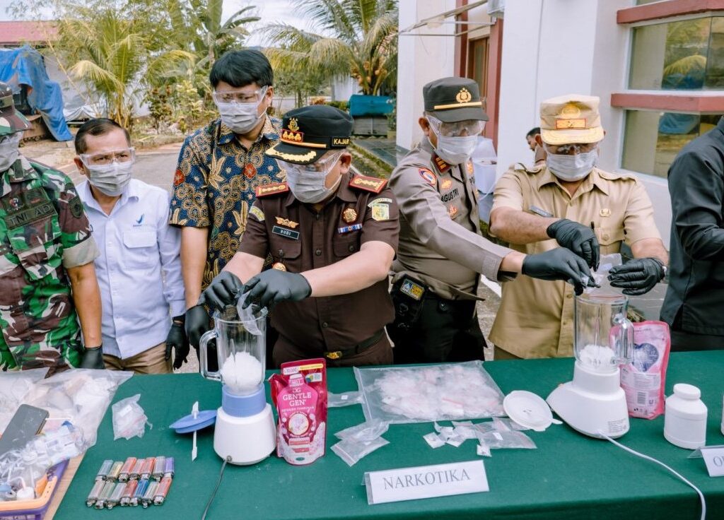 Kejari Lutim Lakukan Pemusnahan Barang Bukti Hasil Kejahatan