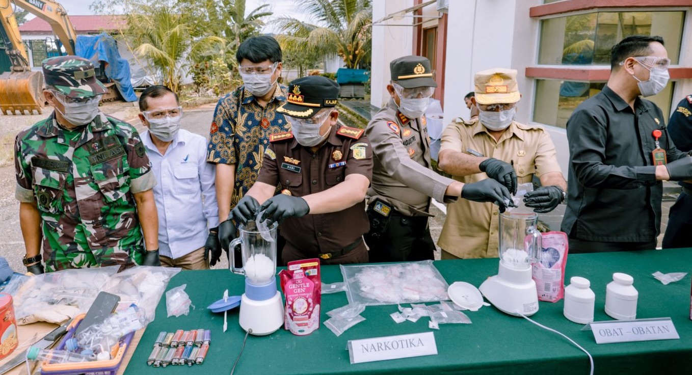 Kejari Lutim Lakukan Pemusnahan Barang Bukti Hasil Kejahatan