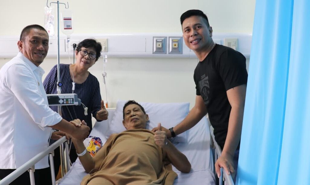 Bupati Lutim Kunjungi Warganya di RS Unhas, Pastikan dapat Pelayanan Terbaik