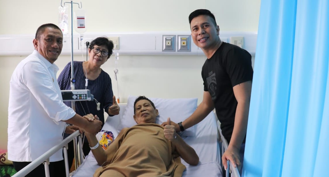Bupati Lutim Kunjungi Warganya di RS Unhas, Pastikan dapat Pelayanan Terbaik