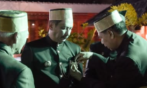 Pj. Wali Kota Palopo Dihadiahi Simbol Kekeluargaan oleh FSKN