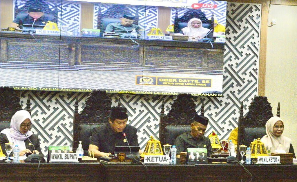 Pemkab Lutim Serahkan Ranperda Pertanggungjawaban APBD 2024