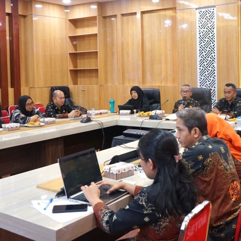 Pimpin Rakor TPID, Sekda Lutim Minta Susun 9 Langkah Pengedalian Pimpin Rakor TPID, Sekda Lutim Minta Susun 9 Langkah Pengedalian