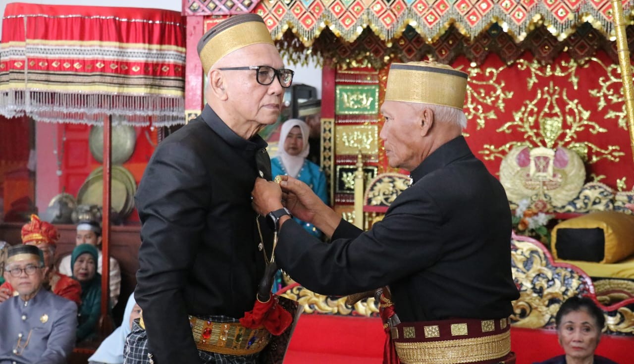 Datu Luwu Kukuhkan Andi Hatta Marakarma Jadi Mincara Malili