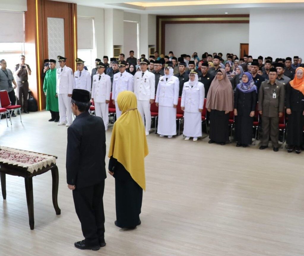 Bupati Lutim Lantik 76 Pejabat di Berbagai Tingkatan
