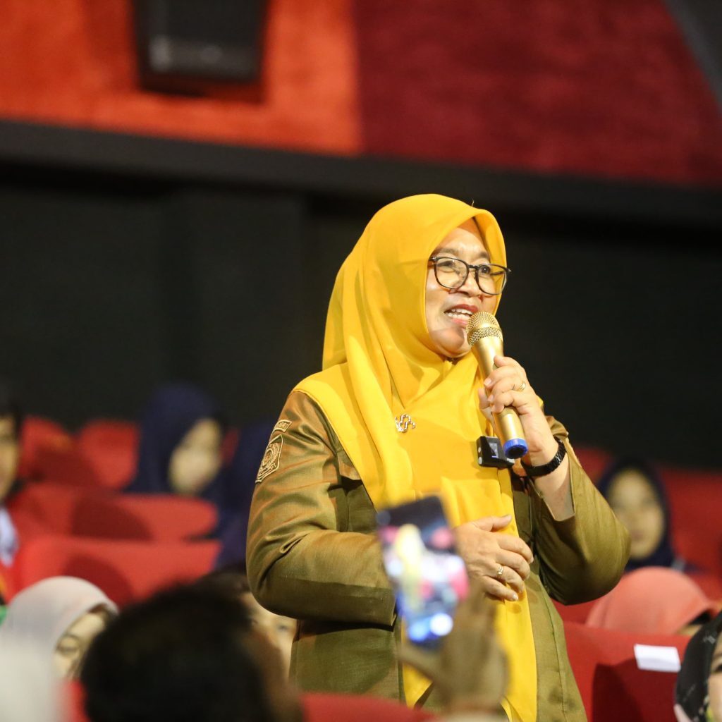 Puspa Ikut Nonton Film Produksi Unanda “Sarung Baru untuk Bapak”