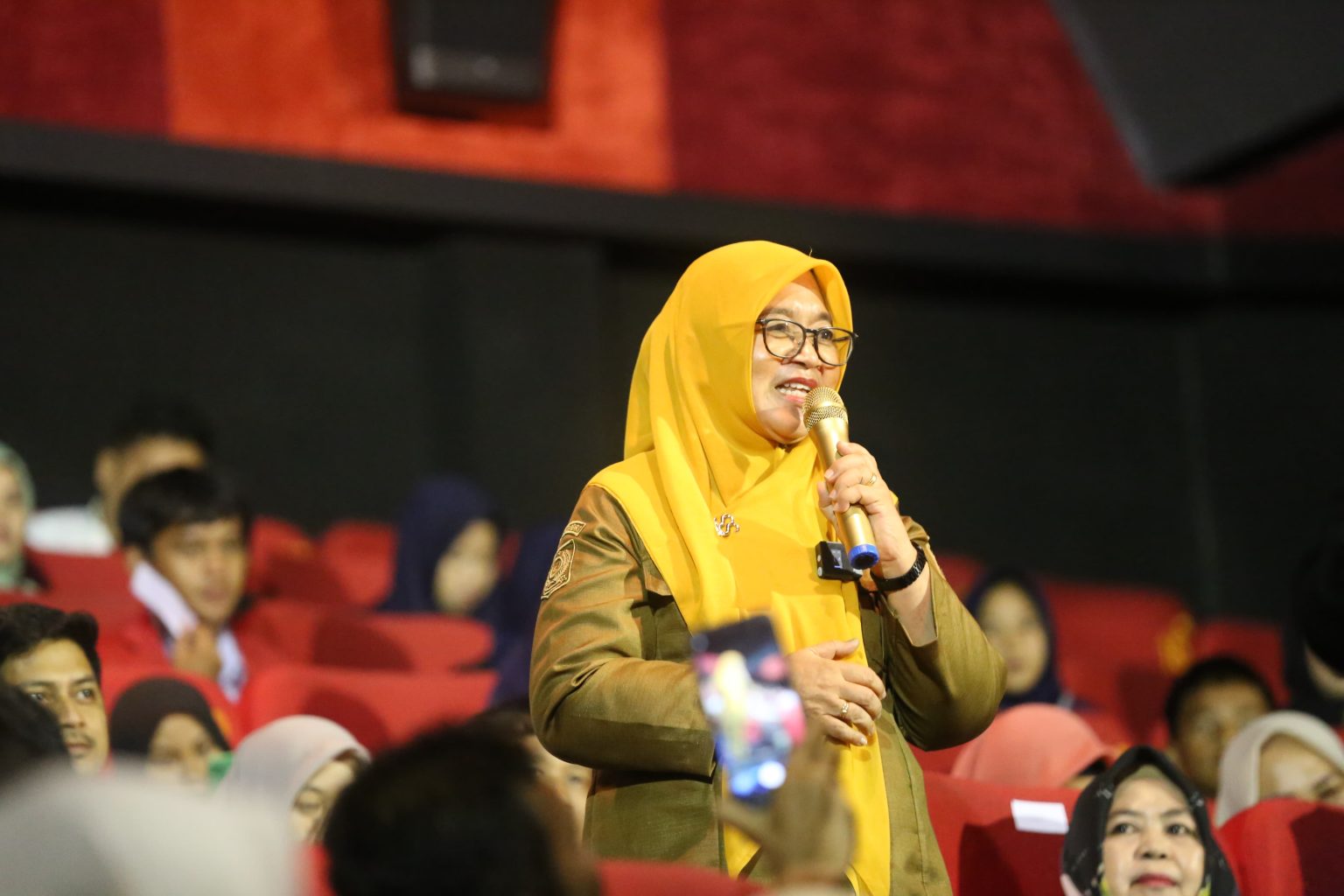 Puspa Ikut Nonton Film Produksi Unanda “Sarung Baru untuk Bapak”